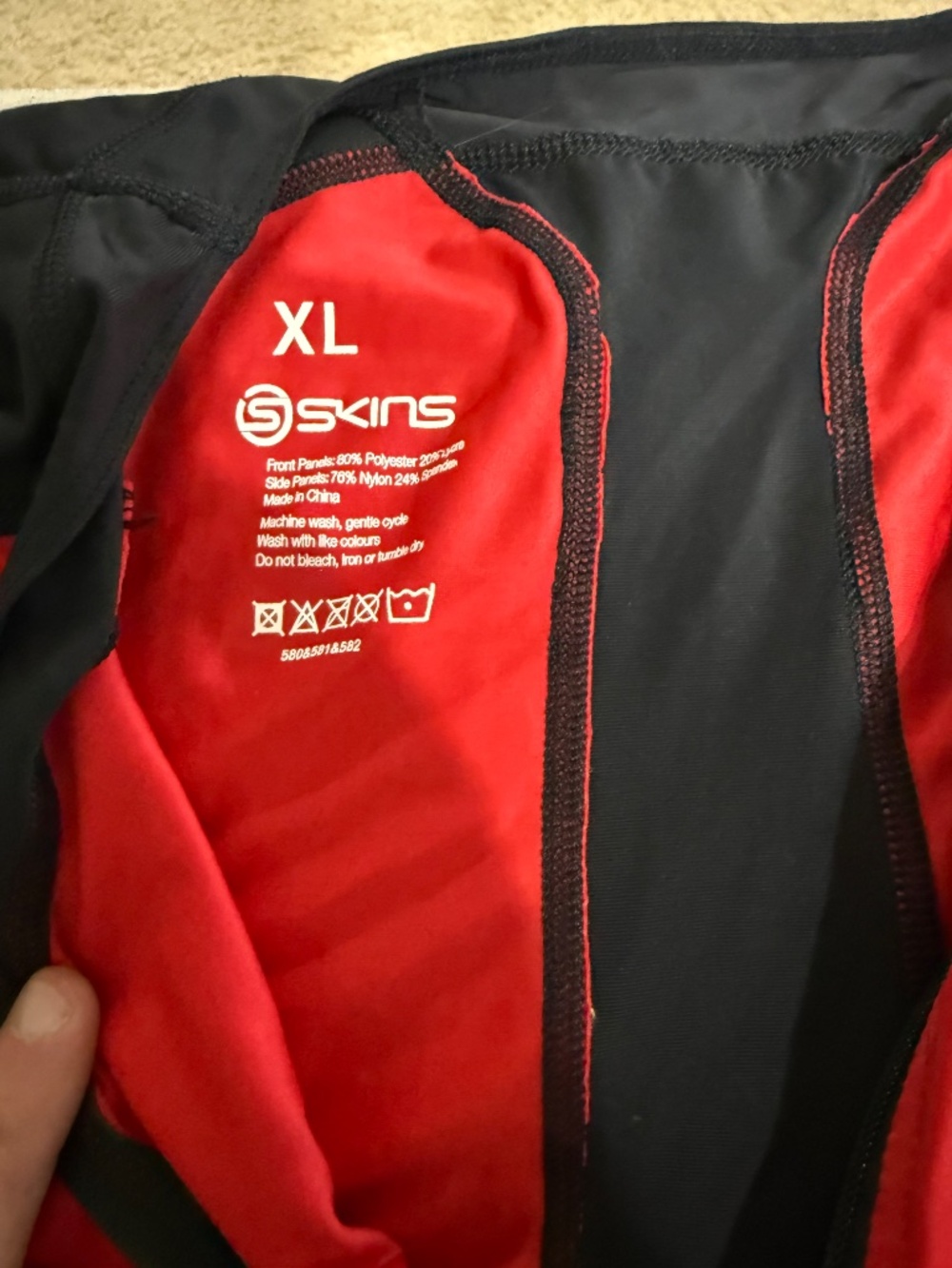 Skins men’s tri top and bottom - Picture 2 of 4